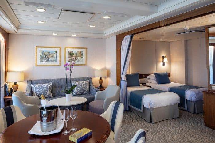 P&O Cruises Aurora Suite 1.jpg